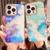 Transparente Marmor iPhone-Hülle in verschiedenen Farben und Designs, ideal für stilbewusste Apple-Nutzer