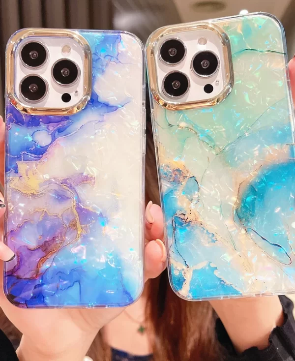 Transparente Marmor iPhone-Hülle in verschiedenen Farben und Designs, ideal für stilbewusste Apple-Nutzer